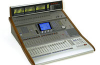 Tascam DM-3200 - fot. www.polsound.pl