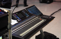 Mikser Yamaha LS-9 oraz laptop - do praktycznych zajęć z nagłośnieniem - fot. Rafał Szumny [Realizator.pl]